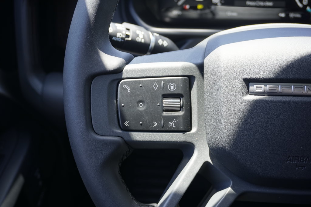 New 2026 Land Rover Defender 110 X-Dynamic SE AWD/4WD image 12