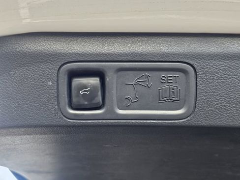 Used 2023 Ford Expedition XLT image 34