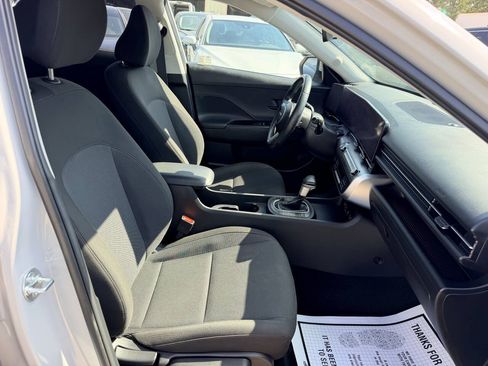 Used 2025 Hyundai Kona SEL FWD image 43