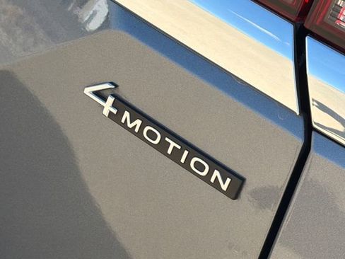 Used 2025 Volkswagen Atlas SEL Premium R-Line image 10