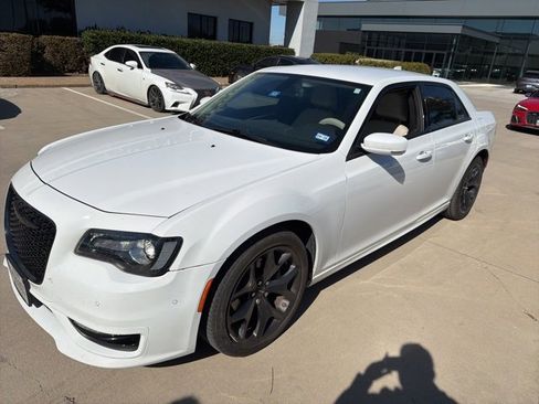 Used 2023 Chrysler 300 Touring L w/ Comfort Group image 1