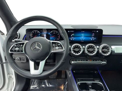 Used 2023 Mercedes-Benz GLB 250 w/ Premium Package image 20