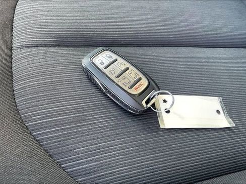 Used 2024 Chrysler Voyager LX image 11