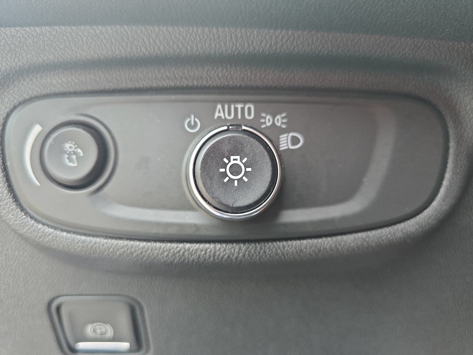 Used 2024 GMC Terrain SLE w/ Elevation Edition FWD image 24