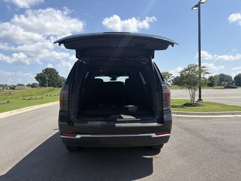 Used 2026 Chevrolet Tahoe LS RWD image 18