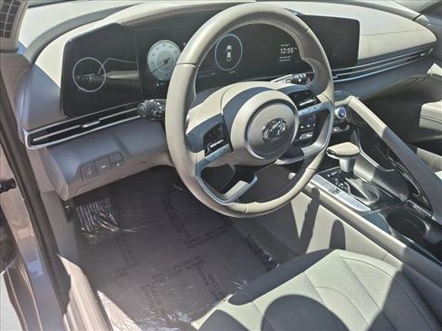 Used 2023 Hyundai Elantra SEL w/ Convenience Package FWD image 10