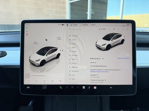 Used 2024 Tesla Model Y 2WD image 21