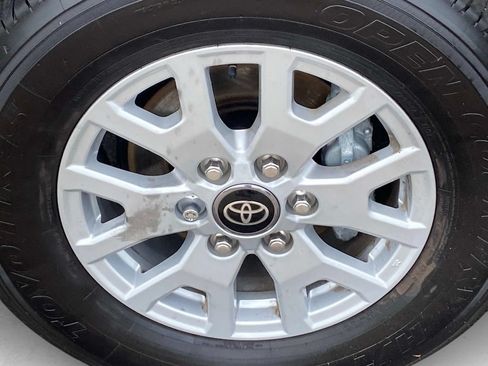 Used 2025 Toyota Tacoma SR5 AWD/4WD image 29