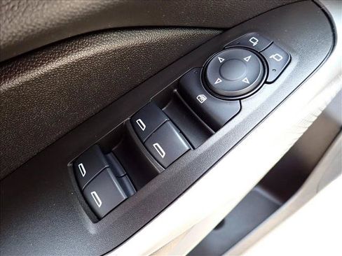 Used 2024 Chevrolet Trax LS w/ LS Convenience Package FWD image 12