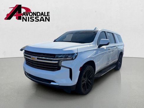 Used 2021 Chevrolet Suburban LT RWD image 2
