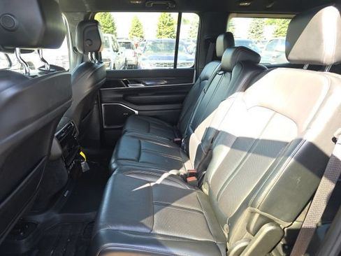 Used 2022 Jeep Wagoneer Series II AWD/4WD image 10