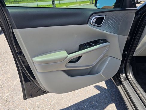 Used 2022 Kia Soul LX FWD image 21