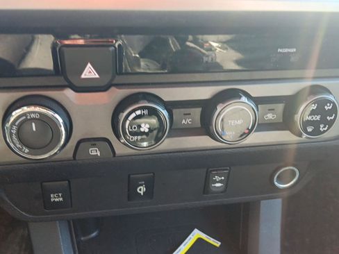 Used 2016 Toyota Tacoma TRD Off-Road w/ Towing Package image 16