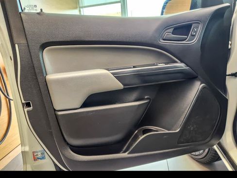 Used 2022 Chevrolet Colorado W/T RWD image 19