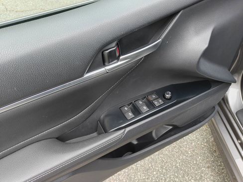 Used 2018 Toyota Camry XSE FWD image 11