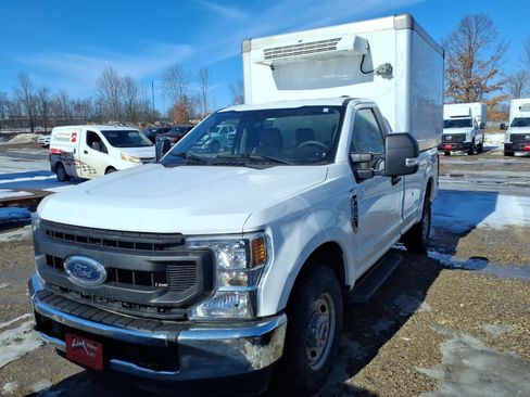 Used 2022 Ford F250 XL w/ Power Equipment Group image 2