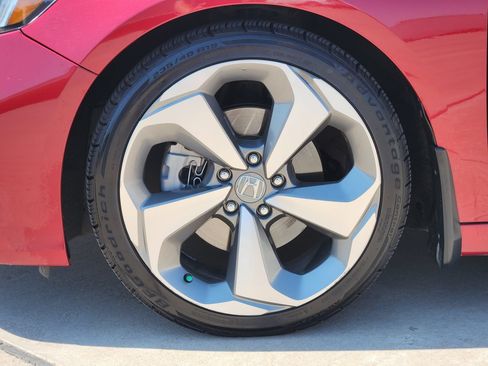 Used 2018 Honda Accord Touring image 9