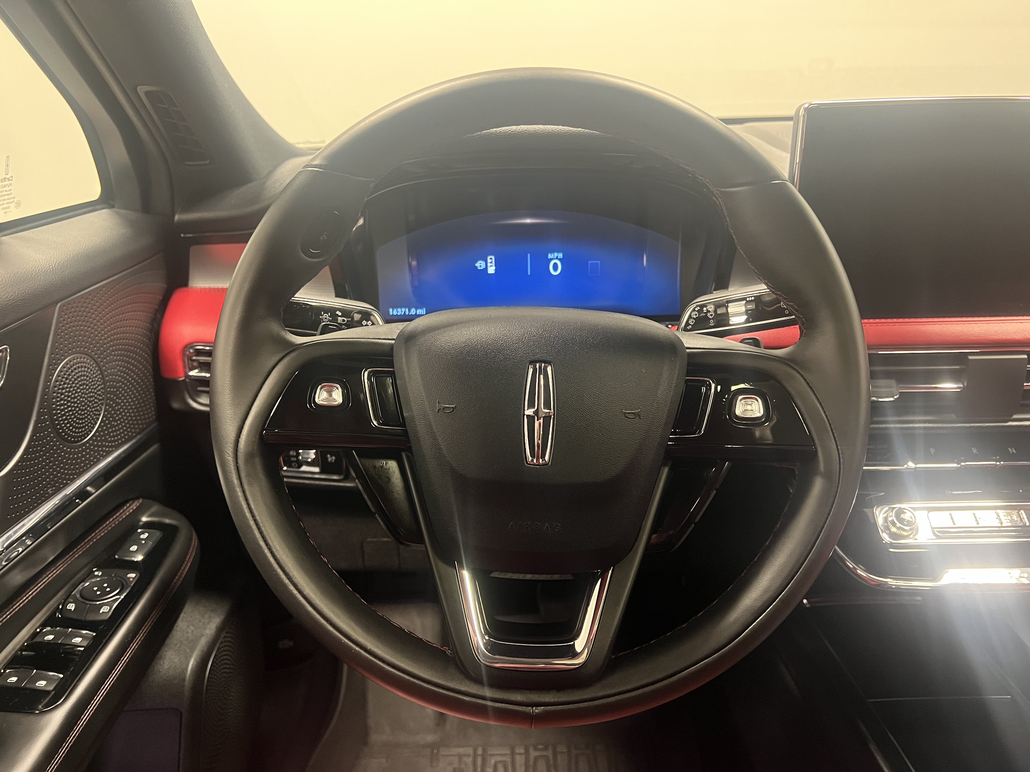 Used 2025 Lincoln Corsair Grand Touring AWD/4WD image 14