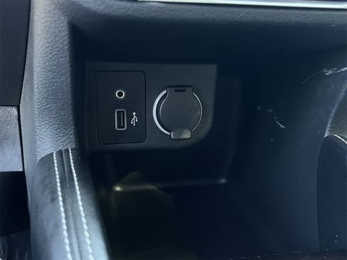 Used 2020 Nissan Kicks SR image 19