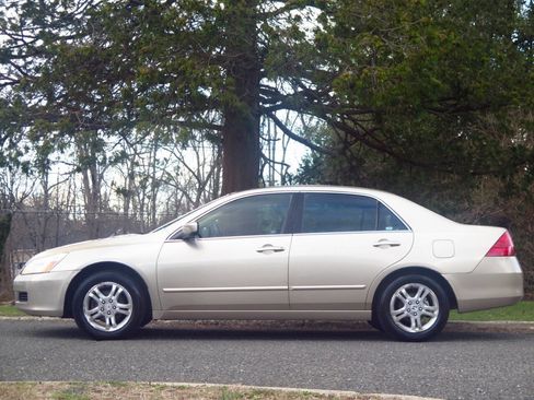Used 2006 Honda Accord EX image 2