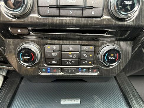 Used 2018 Ford F150 Lariat w/ Equipment Group 502A Luxury AWD/4WD image 6