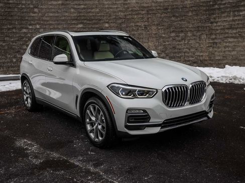 Used 2021 BMW X5 xDrive40i w/ Executive Package image 2