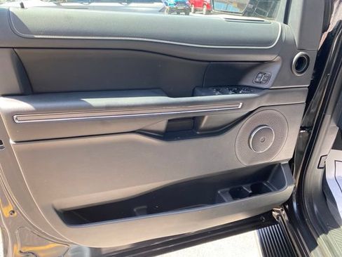 Used 2022 Ford Expedition XLT AWD/4WD image 15
