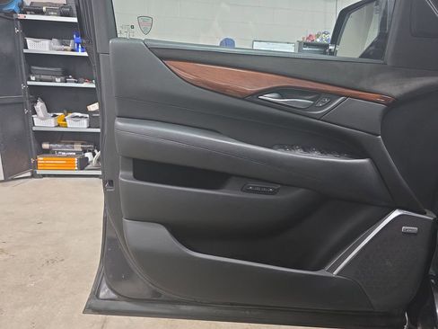 Used 2016 Cadillac Escalade Luxury image 28