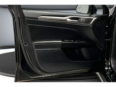 Used 2018 Ford Fusion SE w/ Fusion SE Technology Package image 23