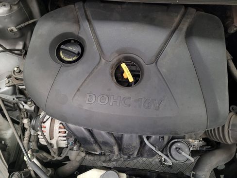 Used 2014 Hyundai Elantra SE FWD image 30