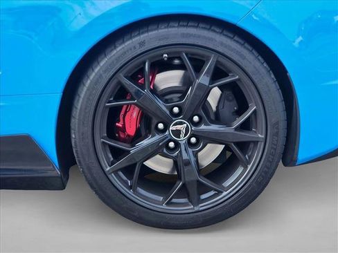 Used 2022 Chevrolet Corvette Stingray Coupe w/ Z51 Performance Package RWD image 14