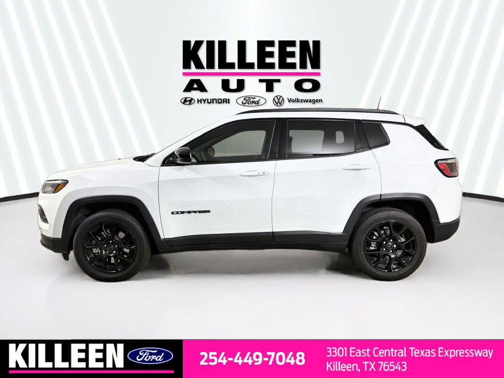 Used 2025 Jeep Compass Latitude w/ Altitude Special Edition AWD/4WD image 4