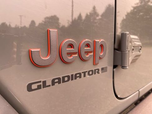 Used 2023 Jeep Gladiator Mojave w/ LED Lighting Group AWD/4WD image 32