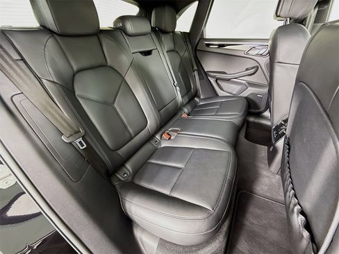 Certified 2025 Porsche Macan image 29