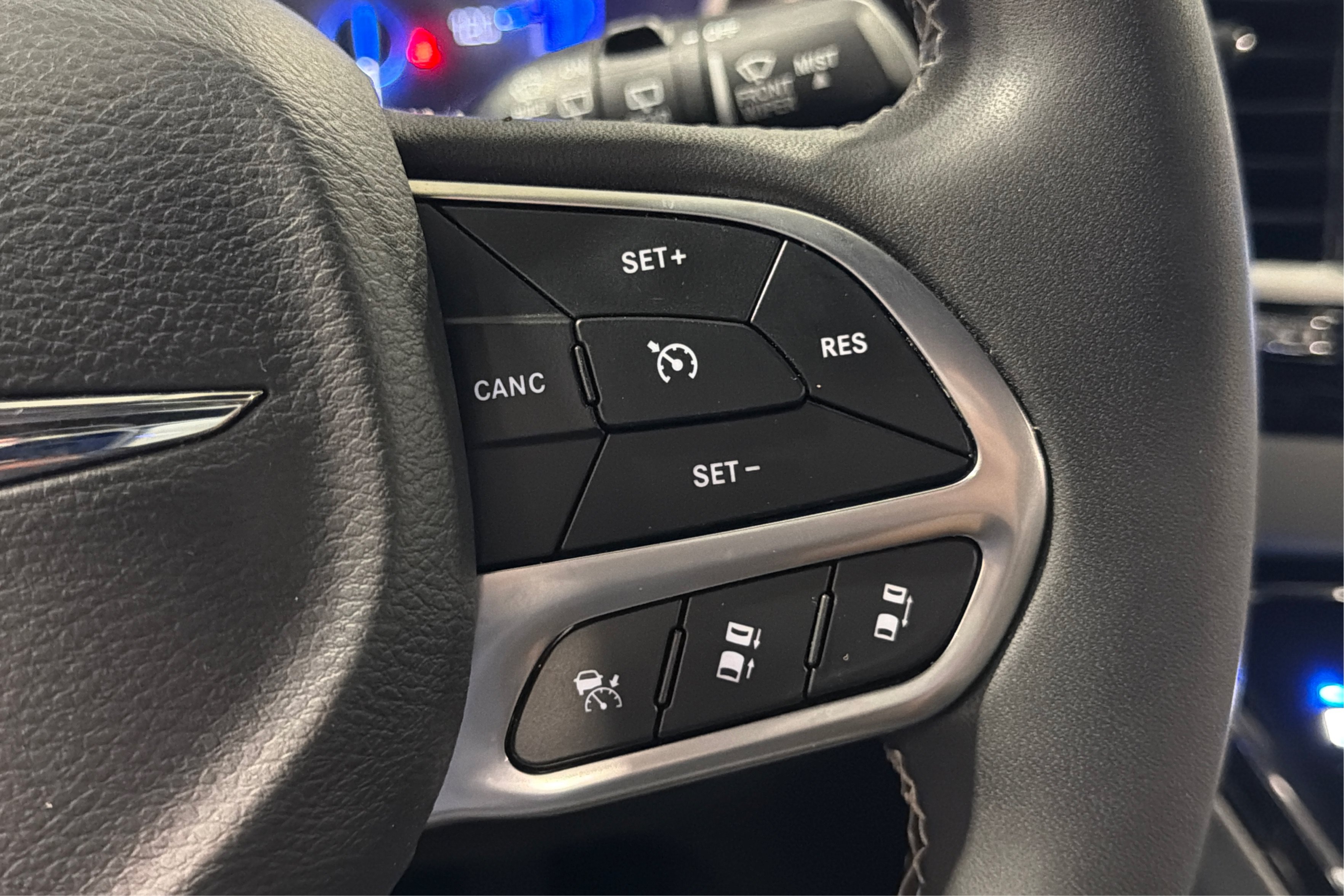 Used 2026 Chrysler Pacifica Select FWD image 25