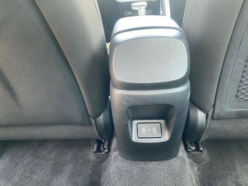 Used 2025 Hyundai Elantra SEL FWD image 31