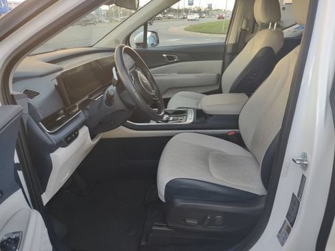 Certified 2025 Kia Carnival EX FWD image 11