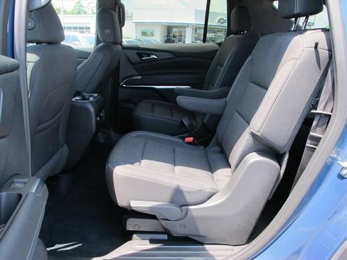 Used 2024 Chevrolet Traverse LT w/ Trailering Package FWD image 16