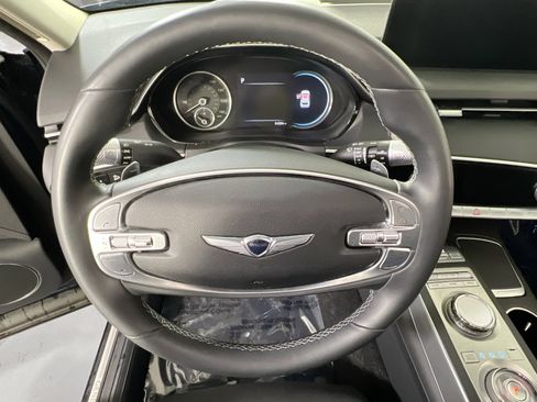 Used 2023 Genesis GV70 2.5T w/ Select Package image 11