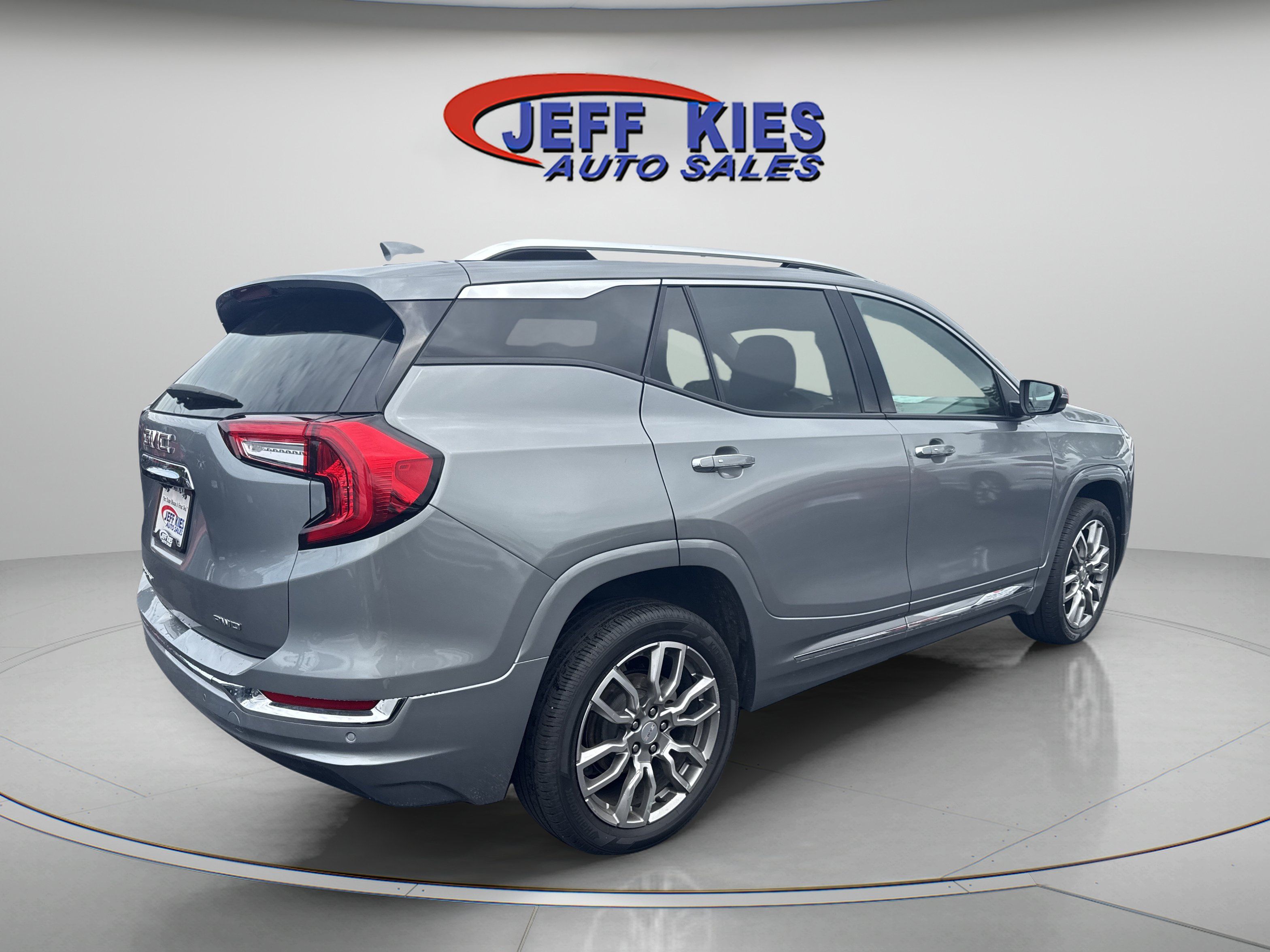 Used 2023 GMC Terrain Denali w/ Denali Premium Package AWD/4WD image 5
