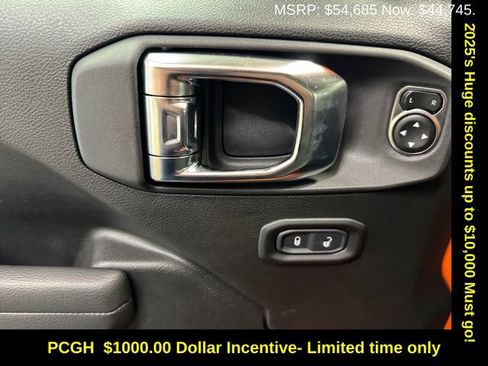 New 2025 Jeep Gladiator Sport image 8