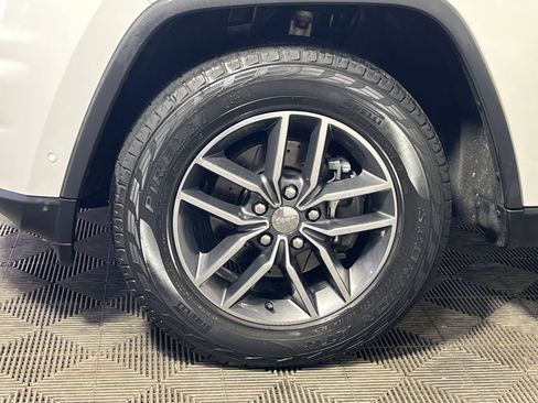 Used 2017 Jeep Grand Cherokee Limited w/ Jeep Active Safety Group image 12