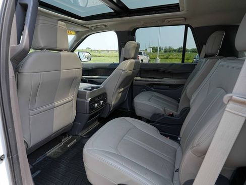 Used 2019 Ford Expedition Limited w/ Equipment Group 302A AWD/4WD image 18