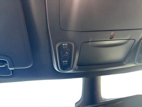 New 2026 Chrysler Pacifica Limited image 18