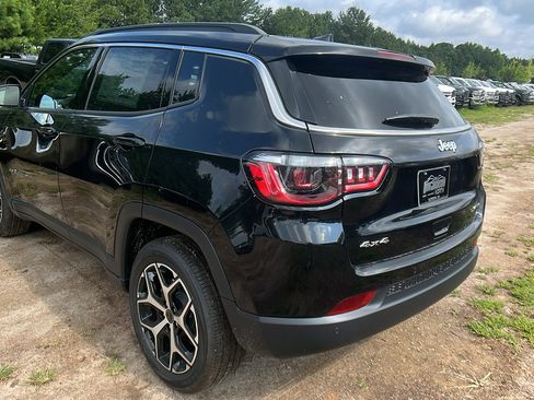 New 2025 Jeep Compass Limited image 10