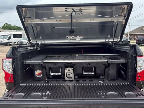 Used 2019 Nissan Titan SL w/ Midnight Edition AWD/4WD image 31