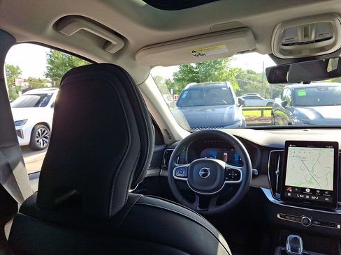 Certified 2025 Volvo XC90 B5 Core AWD/4WD image 15