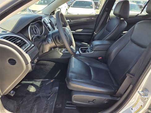 Used 2022 Chrysler 300 Touring L w/ Popular Equipment Group image 4