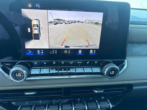 Used 2023 Chevrolet Colorado ZR2 w/ ZR2 Convenience Package III AWD/4WD image 24
