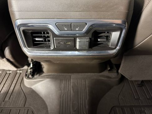 Used 2019 GMC Sierra 1500 Denali w/ Denali Ultimate Package AWD/4WD image 18